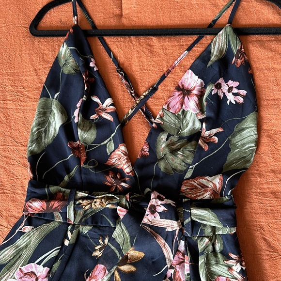 Sexy jumpsuit size small Open back - Picture 4 of 4